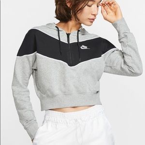 Nike Crop Top